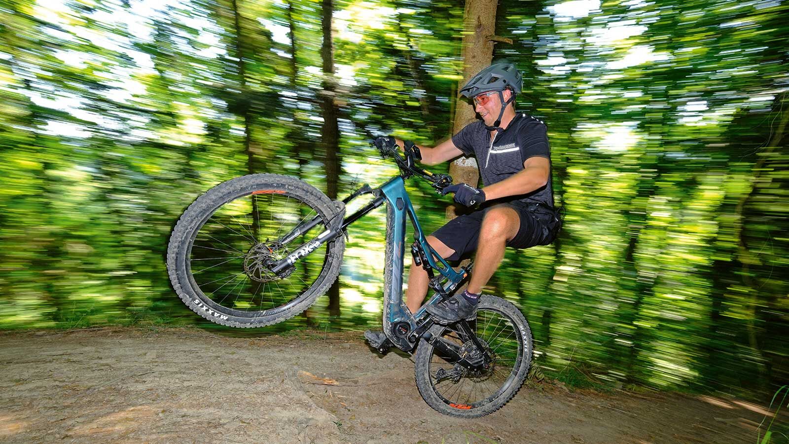 Die Geometrie des KTM Machina Prowler Master ist auf Enduro ausgerichtet.