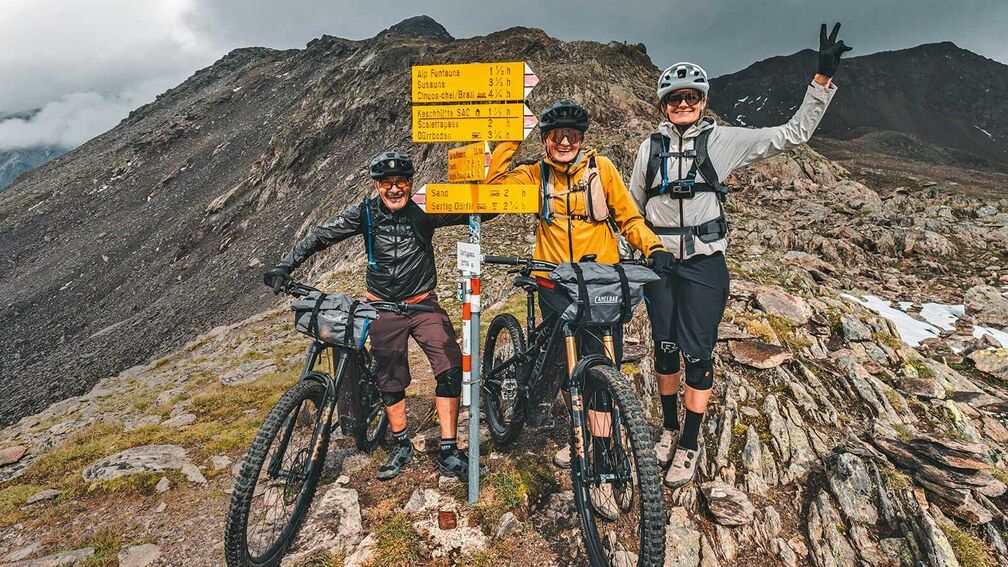 Familien-Bande mit Bergen, Bikes und Abenteuer